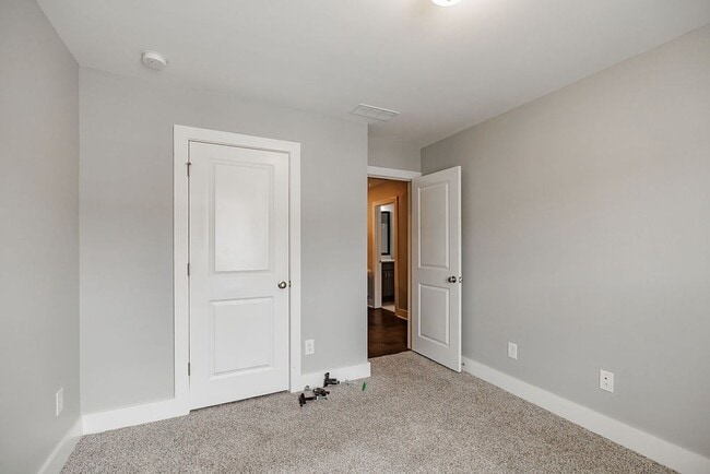 Building Photo - LEASING SPECIAL!! Townhome Available Now i...