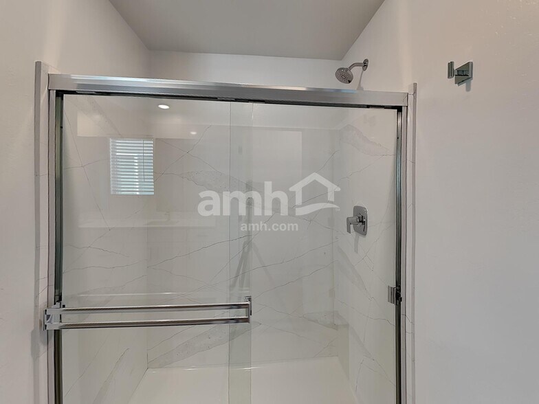 Building Photo - 20177 W Thomas Rd