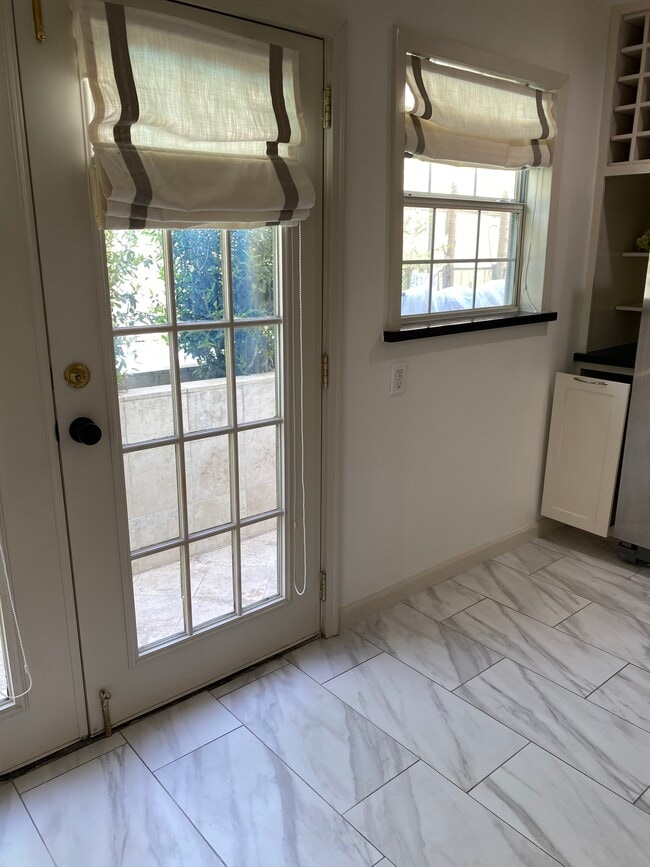 Building Photo - 2220 Colquitt St