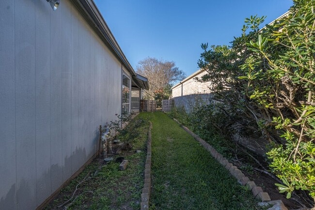 Building Photo - 16127 Olive Glen Dr