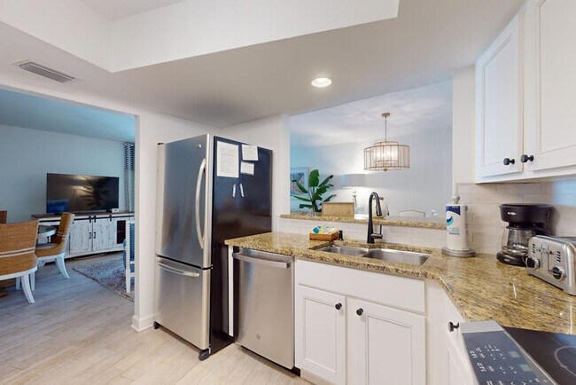 Building Photo - 2811 Gulf Dr N