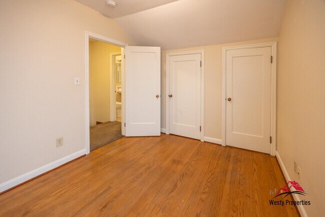 Building Photo - 2128 NE Weidler St