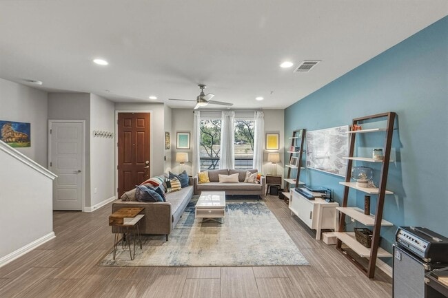 Building Photo - 6814 E Riverside Dr