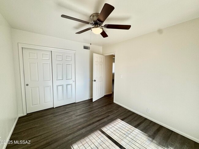Building Photo - 3323 E Blacklidge Dr