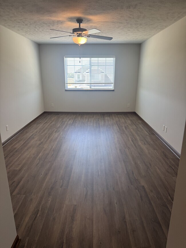 Building Photo - 141 W Olson Ave