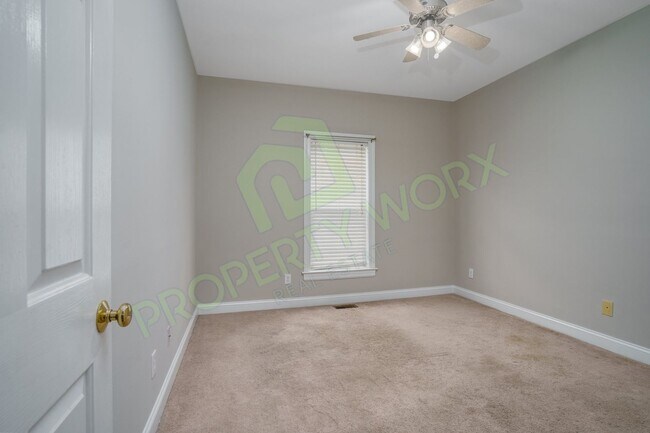 Building Photo - Executive Style Rental in Red Oak