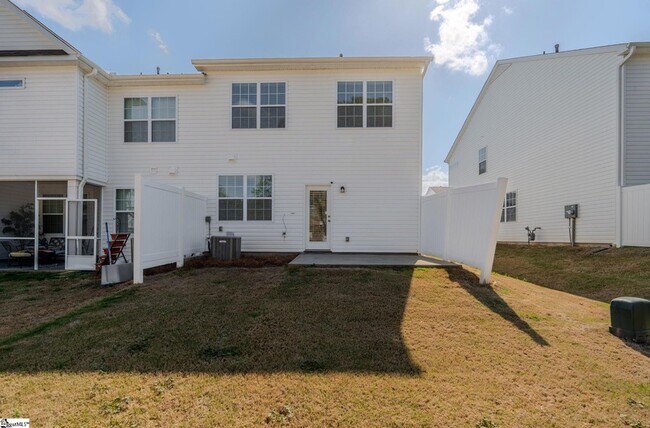 Building Photo - 14 Loebner Ln