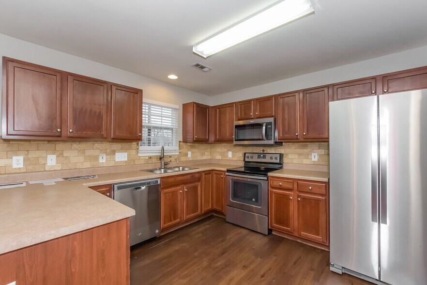 Building Photo - 5028 Magnasco Ln