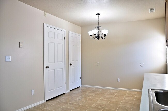 Building Photo - 926 E 1250 S