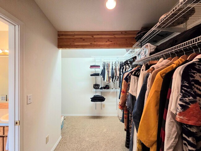 Building Photo - Grandiose Home on 1 Acre -- in East Wenatchee for Rent!!