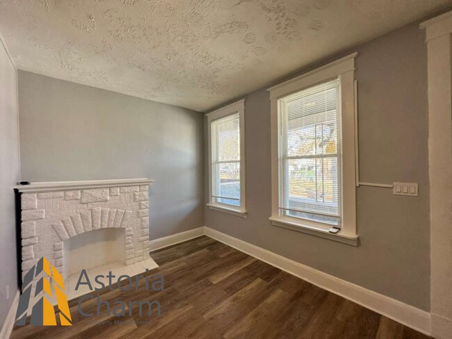 Building Photo - 4 Bedroom or 3 Bedroom with Den Home with First Floor Bedroom on Homestead Street