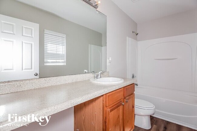 Building Photo - 2826 Cartesian Dr