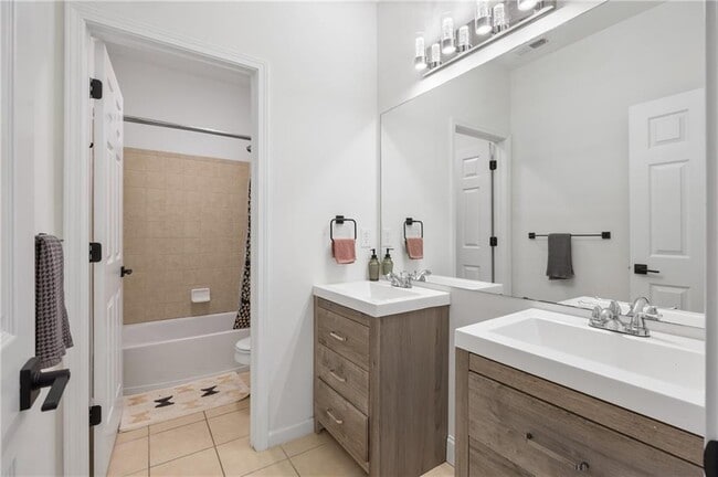 Building Photo - 638 Parkside Vlg Wy