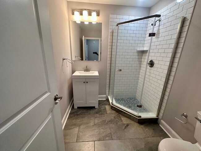 Building Photo - 1530 N Sydenham St