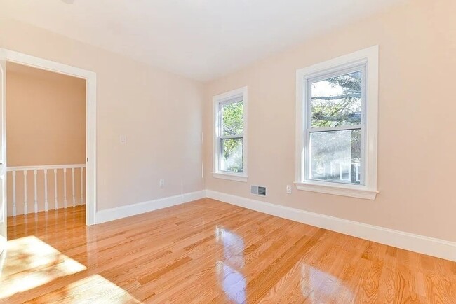 Building Photo - 31 Chipman St