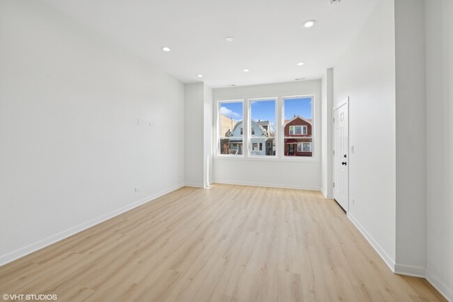 Building Photo - 1058 N Central Park Ave