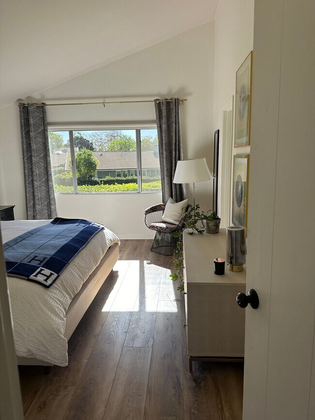 Building Photo - 303 Esplanade