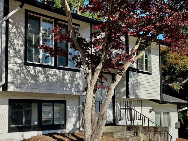 Building Photo - 4BR | 3BA Spacious House with Large Backyard