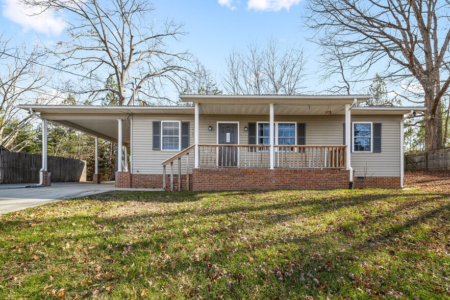 Building Photo - 2143 Wildwood Rd