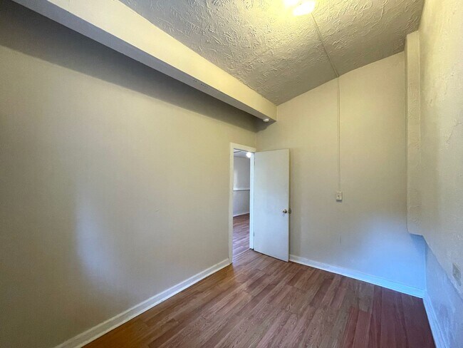 Building Photo - Spacious Boise Duplex with Outdoor Space and Basement Storage