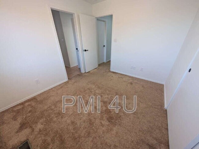 Building Photo - 7105 Casa Elena Dr NE