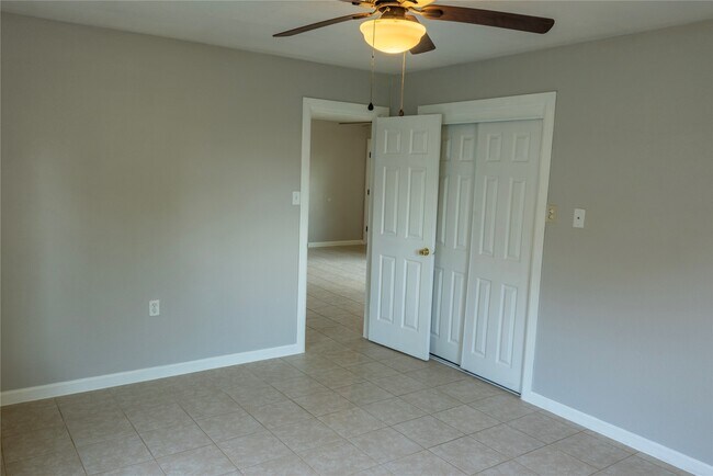 Building Photo - 537 Cottontail Dr