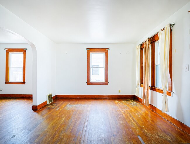 Building Photo - 1543 Maine St