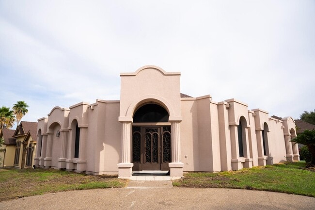 Primary Photo - 8801 Justice Dr