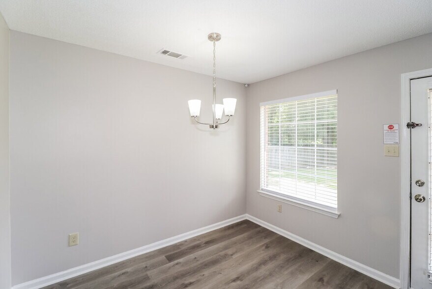 Building Photo - 3481 Earlynn Dr