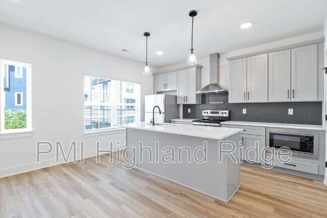 Building Photo - 700 N Dupont Ave