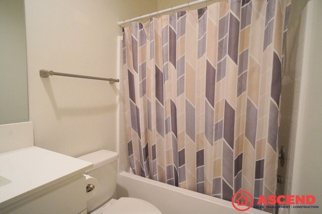 Building Photo - 3 Bedroom Home off Coffee Rd and 7th Stand...