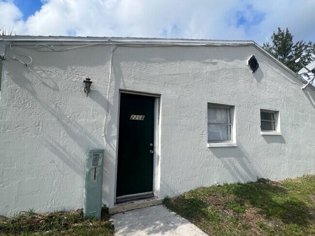 Building Photo - 2268 W New Haven Ave