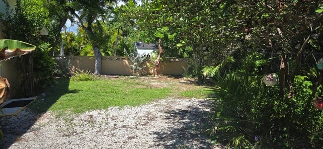 Building Photo - 1735 Bahama Dr