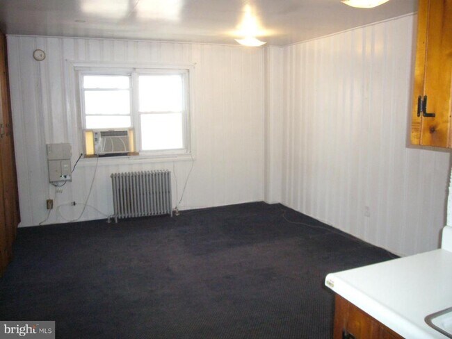 Building Photo - 121 E Gay St