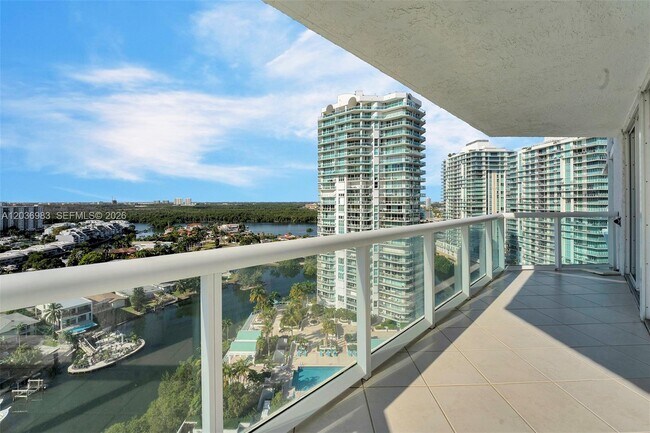 Building Photo - 16400 Collins Ave
