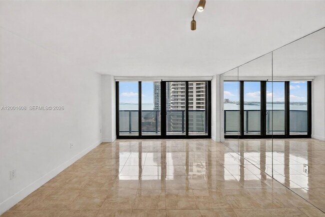 Building Photo - 600 NE 36th St