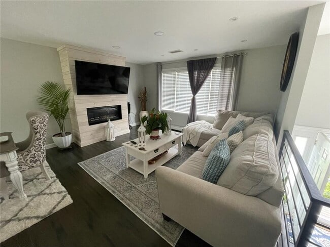 Building Photo - 83 Whiting St