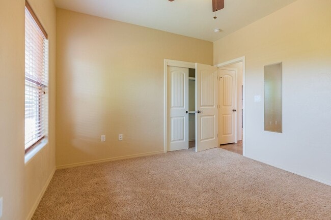 Building Photo - Beautiful Home in the Golf Course Area