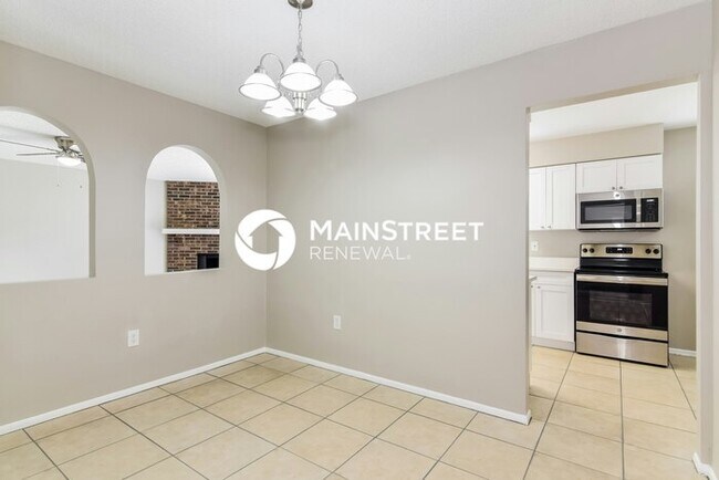 Building Photo - 4 Bedroom Pet-Friendly Home in Winter Haven, FL with Main Street Renewal