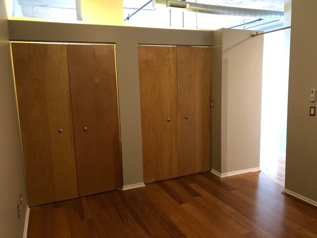 Building Photo - 6 S Laflin St