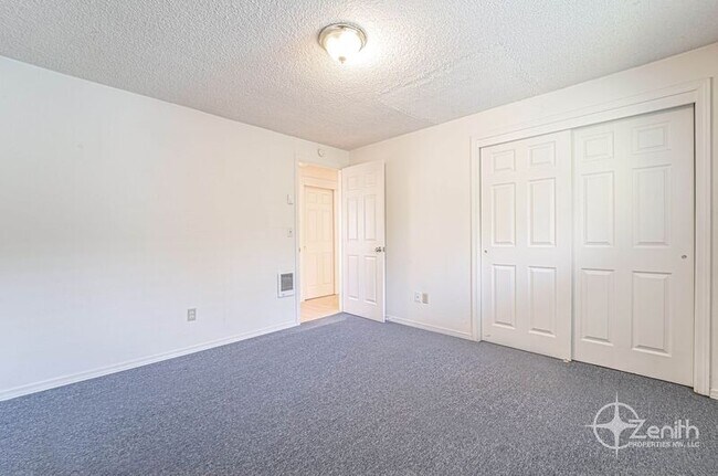 Building Photo - 3210 NE 44th St