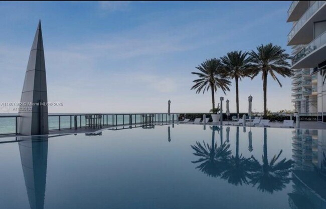 Primary Photo - 17121 Collins Ave