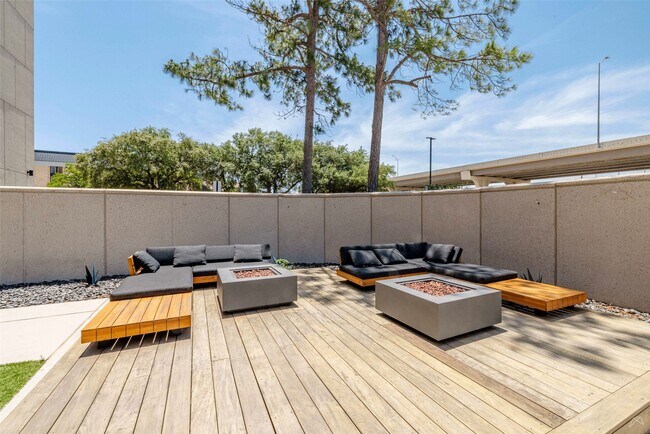 Building Photo - 14703 Park Row Blvd