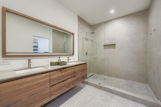 Building Photo - 12364 Montego Plaza