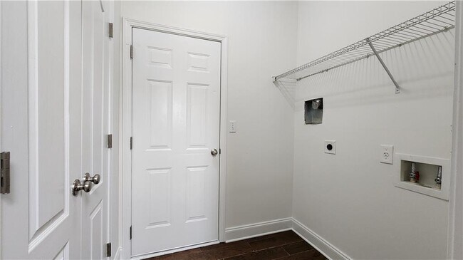 Building Photo - 3249 Brockenhurst Dr