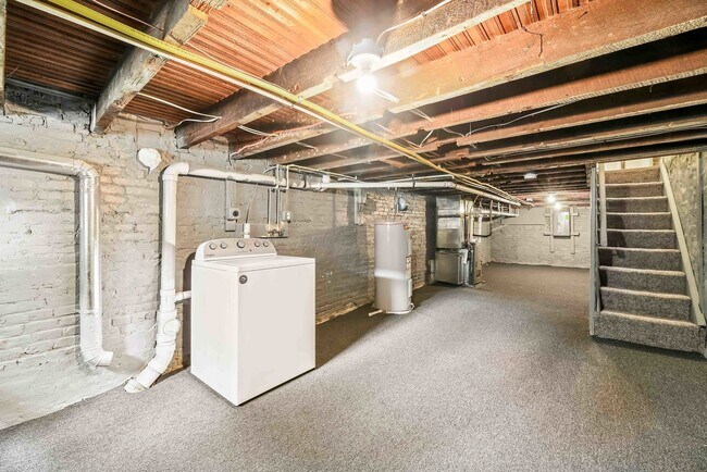 Building Photo - 2 Bedroom Rowhome- Baltimore City