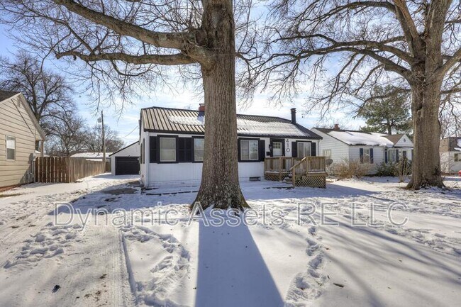 Building Photo - 410 Fieldcrest Dr