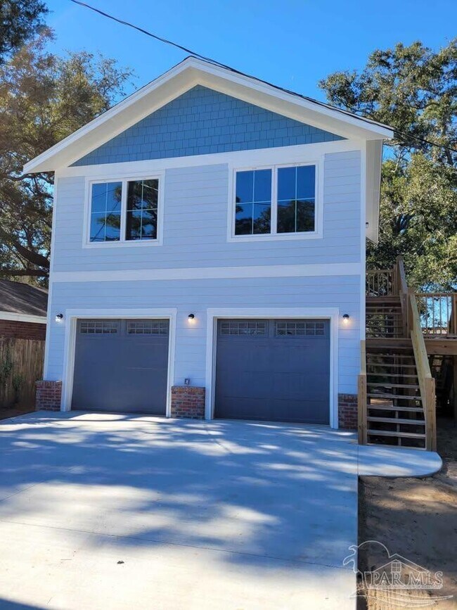 Primary Photo - 1523 E Moreno St
