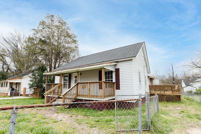 Building Photo - 22 E 7th St