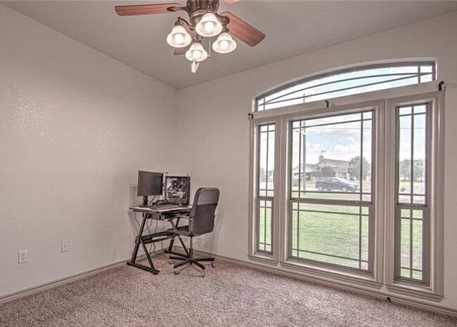 Building Photo - 182 Needlepoint Ln